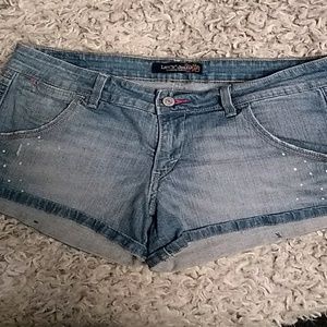 Women Levi's shorts! ❣️